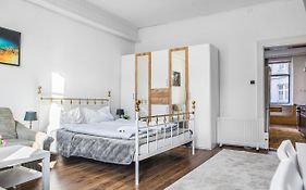 Adorable 2Br Apt. Near Millenium Tower And Danube